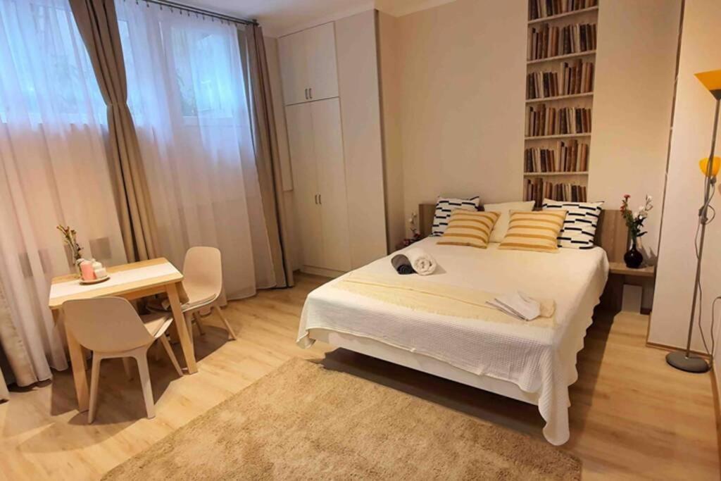 Studio Flat In The Center Of Boedapest Buitenkant foto